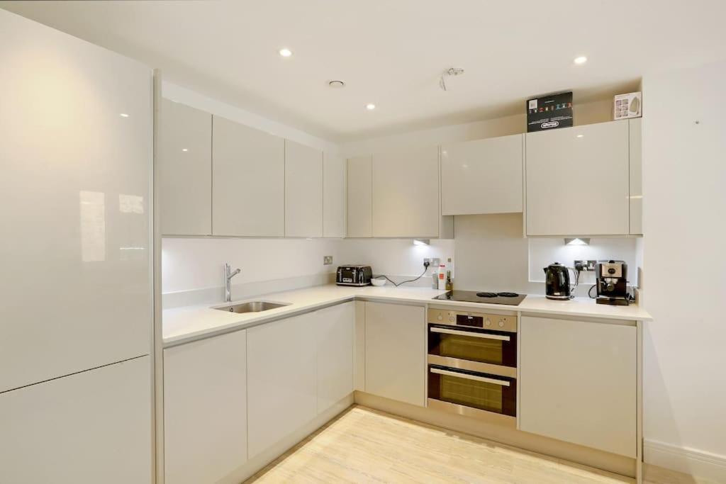 Idyllic Thames Riverside Apartment With Free Parking Isleworth Exterior foto